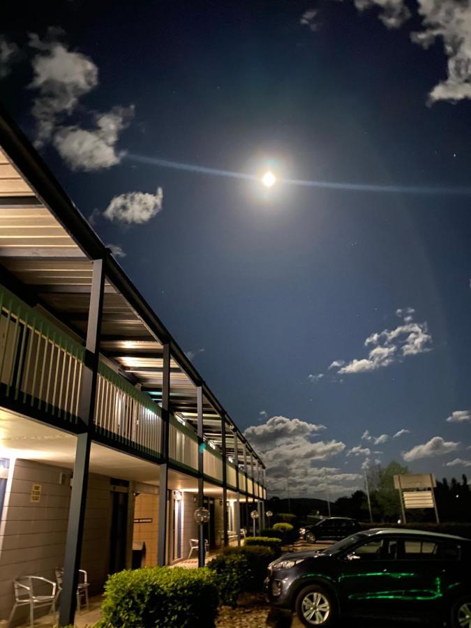 Snow Season Motor Inn Cooma Esterno foto